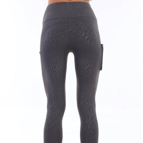 CM Fashion Womens Zebra Patterned Leggings, with pockets- Black - Picture 2 of 9